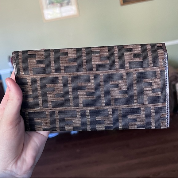 EUC AUTH Fendi Leather Wallet - Picture 3 of 17